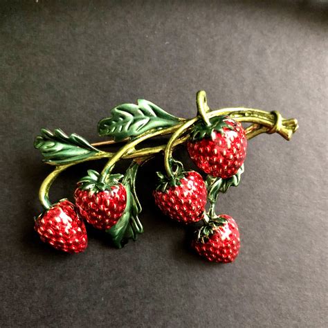 Strawberry Brooch 